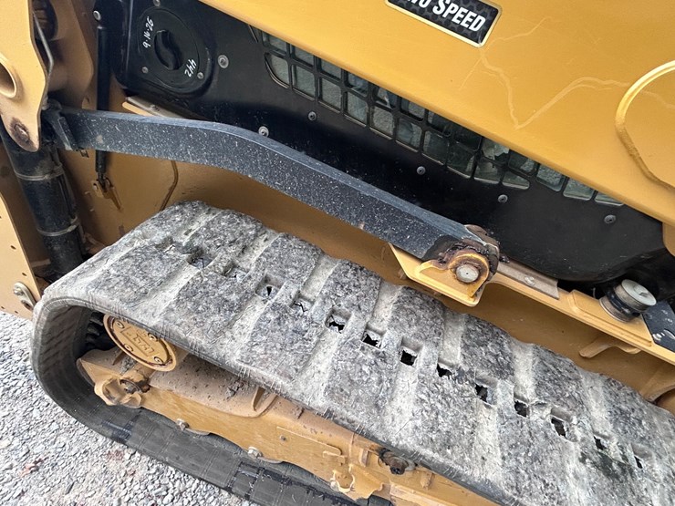2025-caterpillar-255-image-34