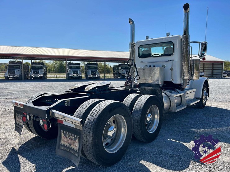2018-peterbilt-389-image-3