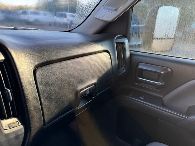 2015-chevrolet-3500hd-image-34