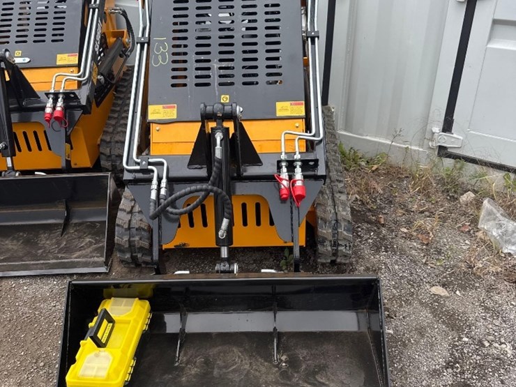 new-sdlool-co-mini-stand-on-skidloader-model-sl360t-image-2