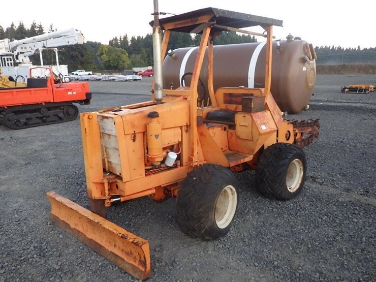 ditch-witch-r30-image-1