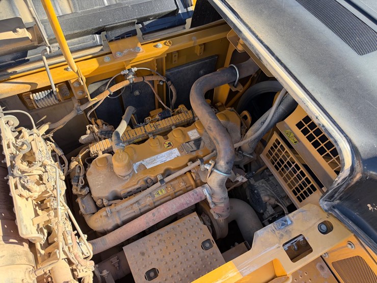 2017-caterpillar-336-image-38