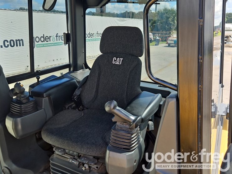 2021-caterpillar-d4-lgp-image-32