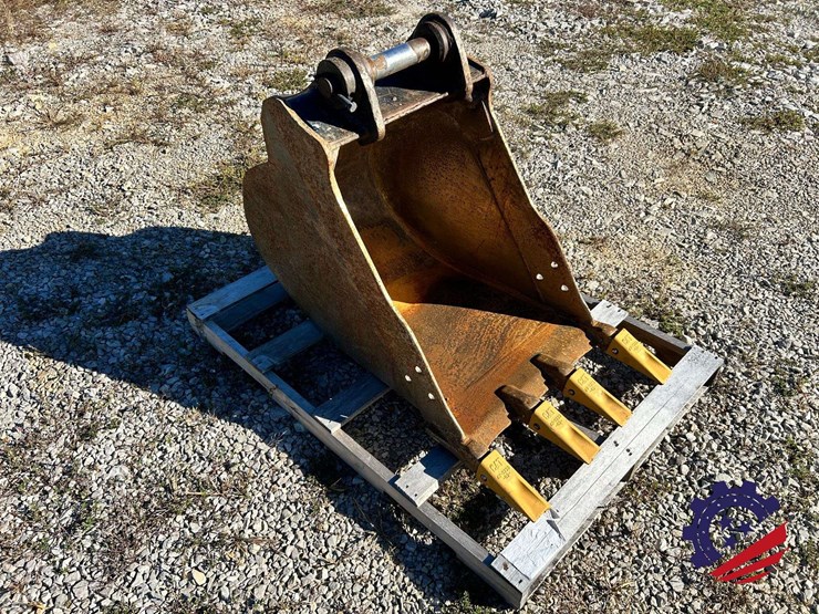 caterpillar-24-image-9