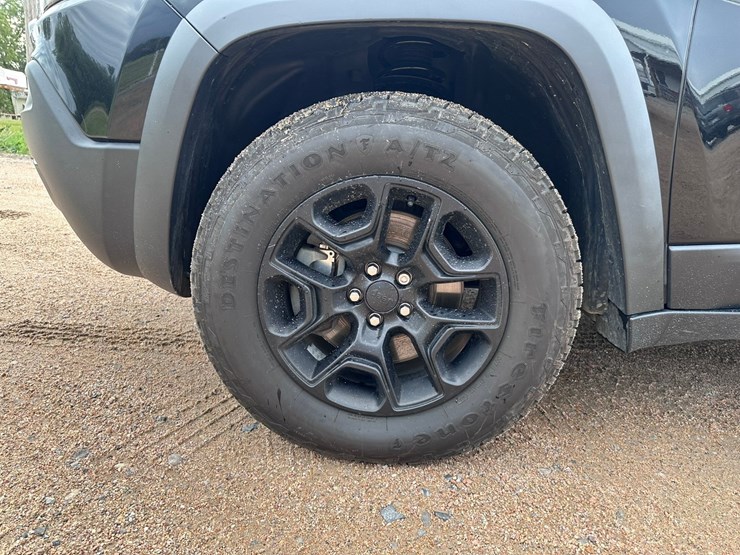 2019-jeep-cherokee-image-37