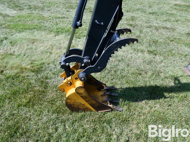 2020-deere-27d-image-10