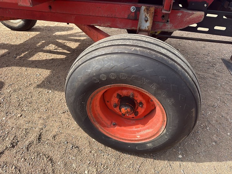 nu-bilt-co-(2)-compartment-gravity-wagon-seed-tender-w/-hyd-sudenga-brush-auger-image-6