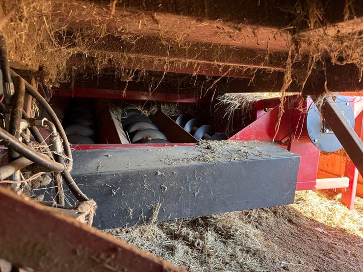 new-holland-bc5070-image-31