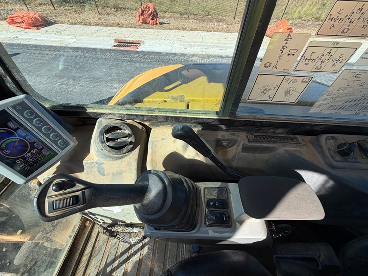 2018-caterpillar-305.5e2-image-29