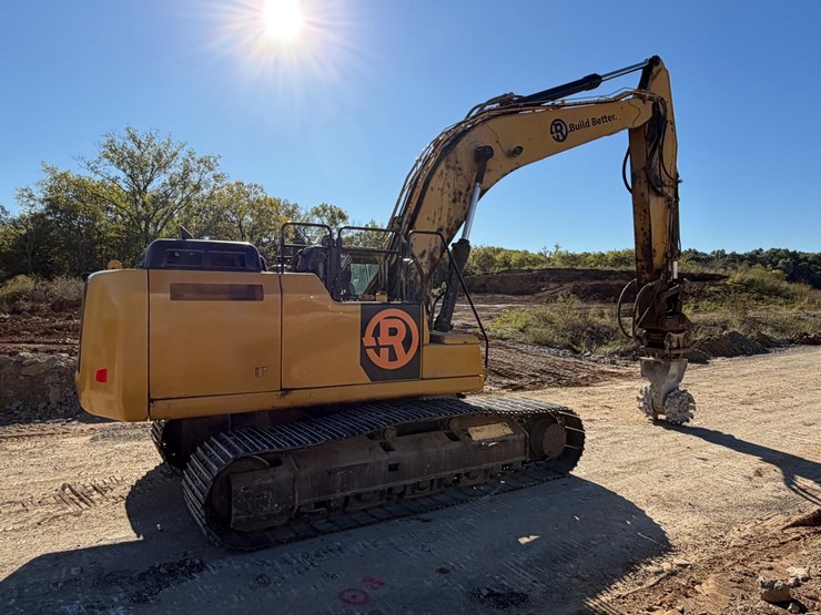 2017-caterpillar-336-image-3