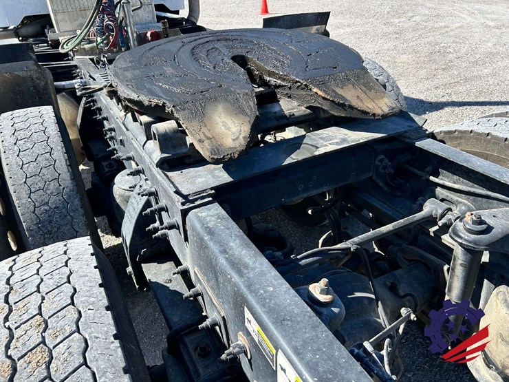 2018-peterbilt-389-image-21