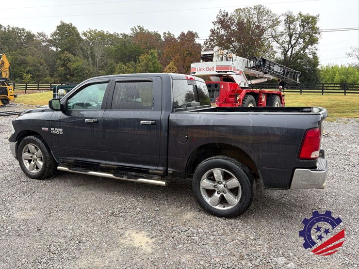 2016-dodge-1500-image-2