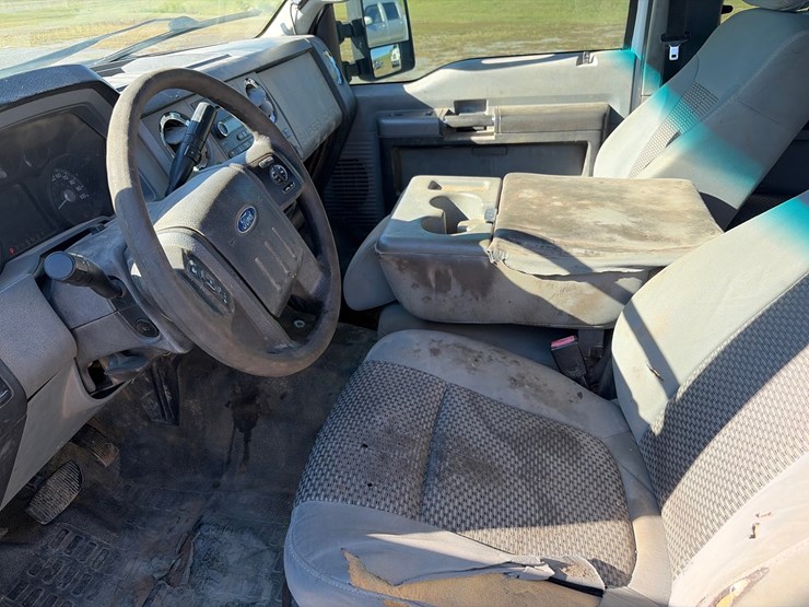 #98-•-2013-ford-xlt-f-250-pickup-truck-image-22