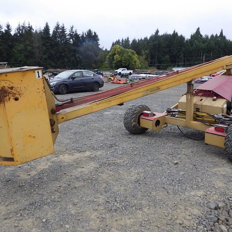 GUF Orbit Lift Tow Behind Pruning Tower