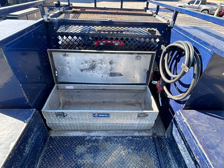 2017-gmc-3500-image-27