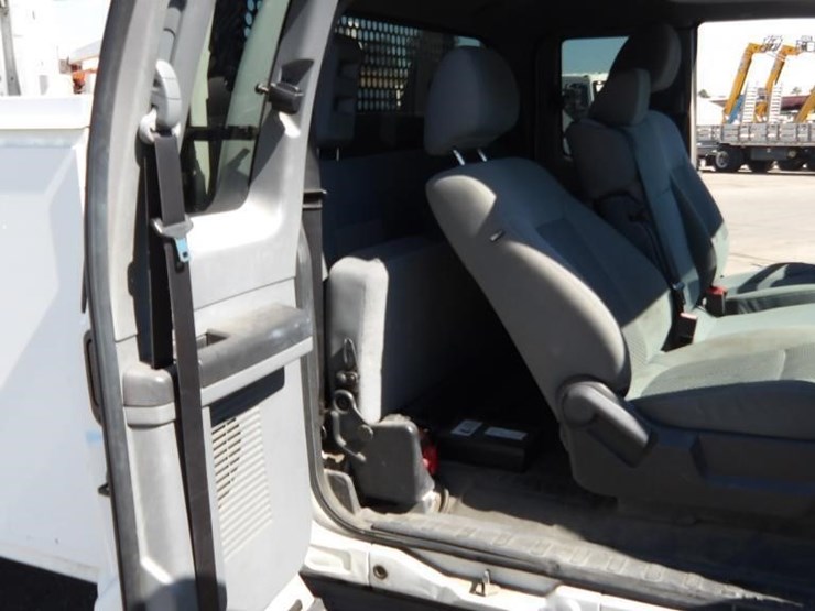 2011-ford-f550-image-19