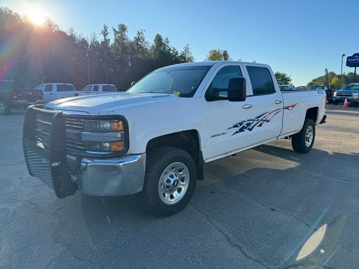 2015-chevrolet-3500hd-image-1