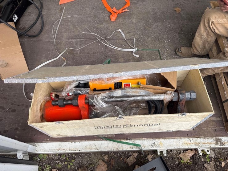 new-sklp-hydraulic-track-pin-press-model-sylj100-image-1