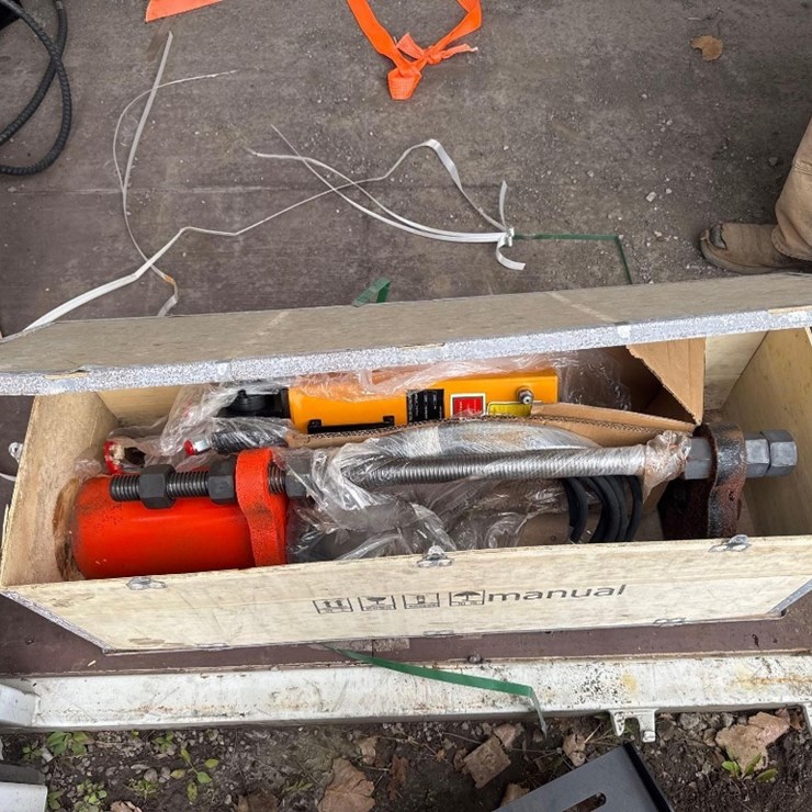 New SKLP Hydraulic Track Pin Press Model SYLJ100