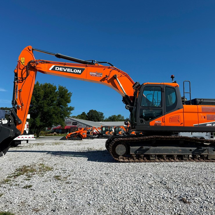 2023 DEVELON DX225LC-7