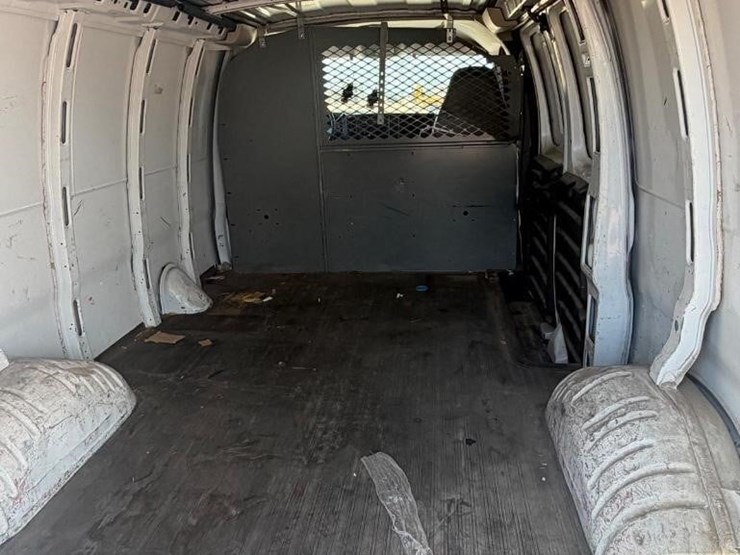 2004-chevrolet-express-1500-image-15