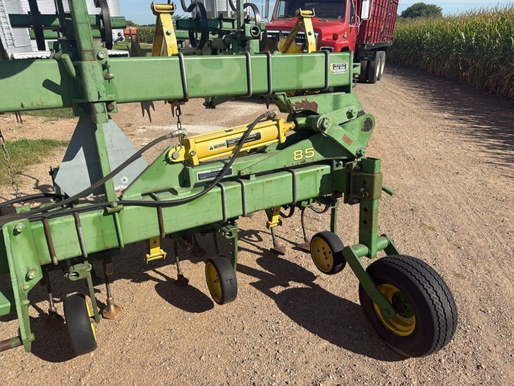 john-deere-85-image-7