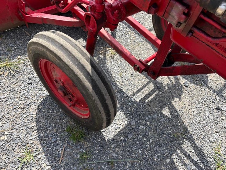 1953-farmall-cub-tractor-image-8