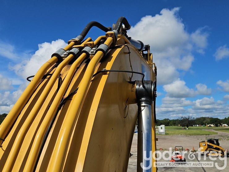 2019-caterpillar-336-image-35