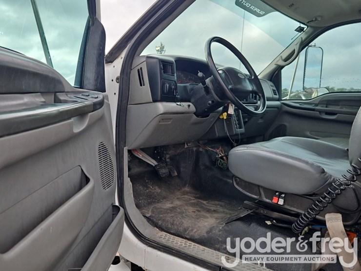 2008-ford-f750-image-26