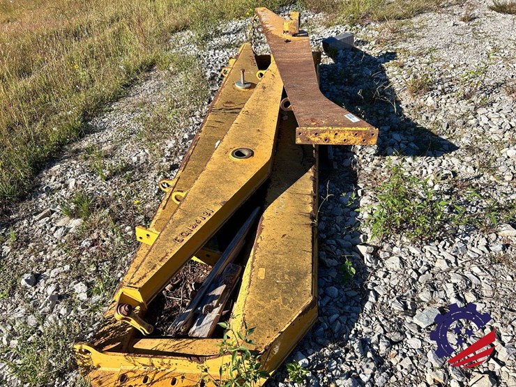 caterpillar-745-image-6
