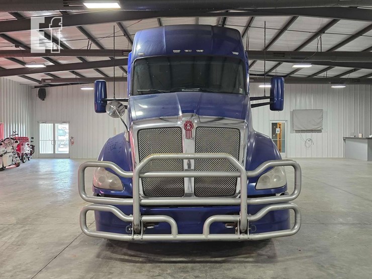 2015-kenworth-t680-image-7