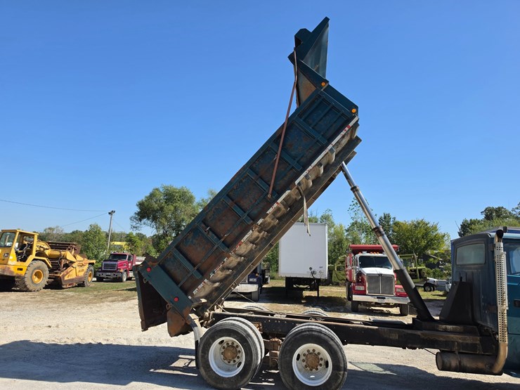 1996-ford-lt8000-image-26