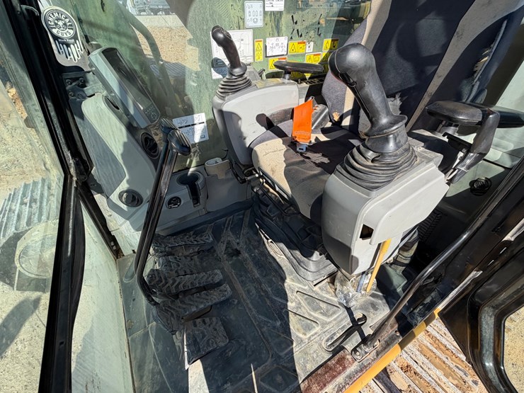 2017-caterpillar-336-image-51