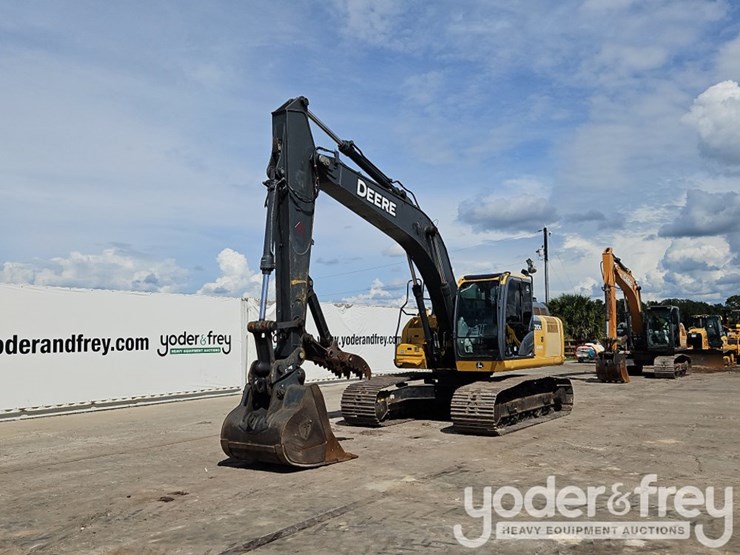 2019-deere-210g-image-2