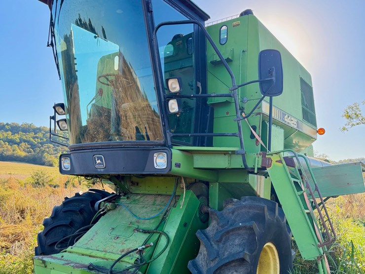 john-deere-4425-image-1