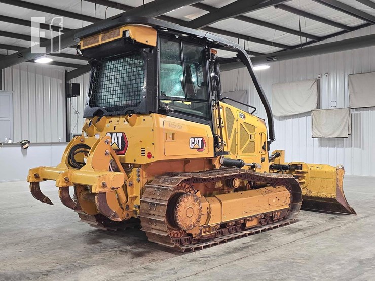 2021-caterpillar-d2-image-3