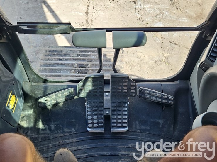 2019-deere-210g-image-38