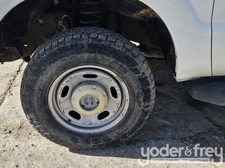 2016-ford-f250-xl-image-12