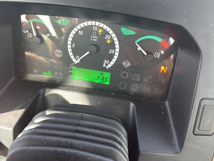 2023-john-deere-5075e-image-15
