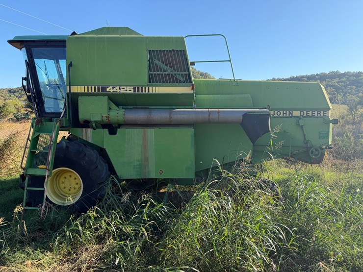 john-deere-4425-image-2