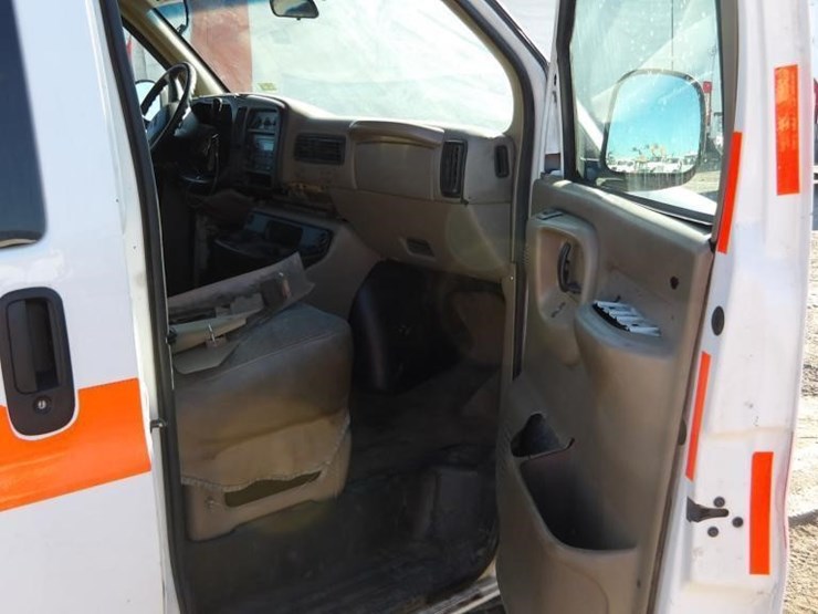 2002-gmc-3500-image-12