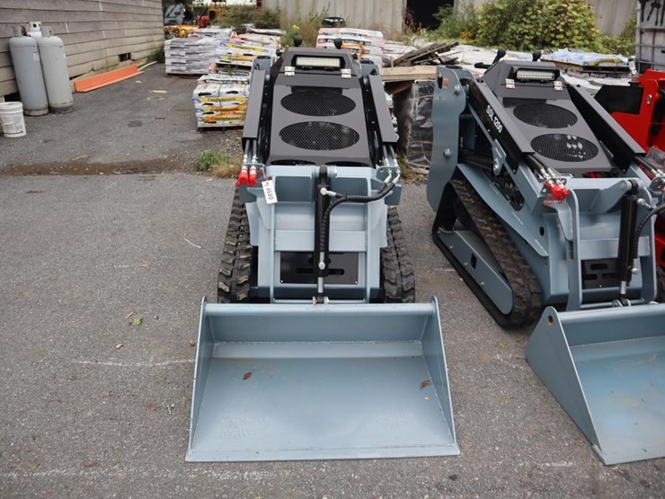 ssl-1200-mini-skidsteer-image-3