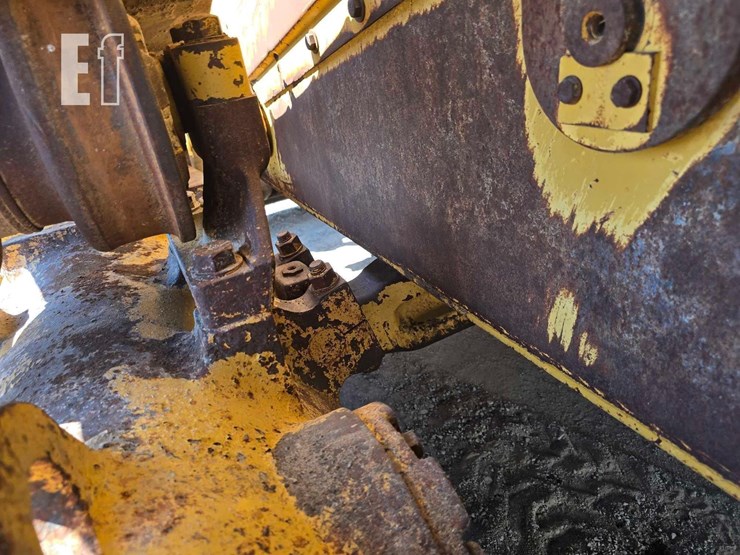 2013-caterpillar-d8t-image-30