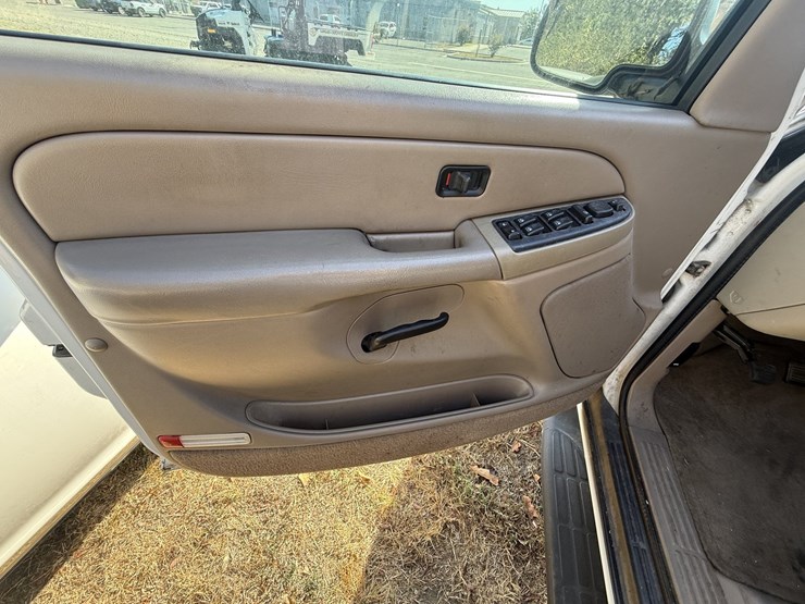 2005-gmc-yukon-image-48