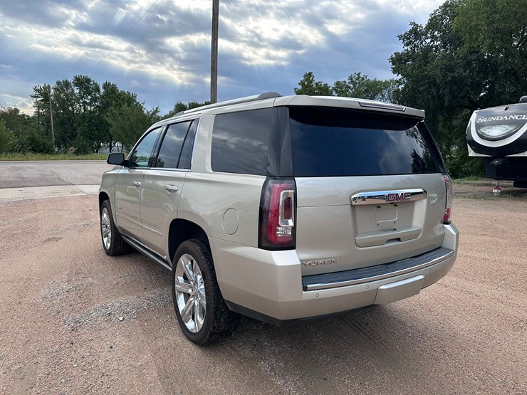 2017-gmc-yukon-denali-image-4