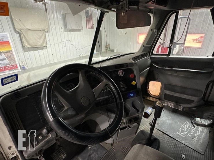 2007-freightliner-columbia-120-image-13