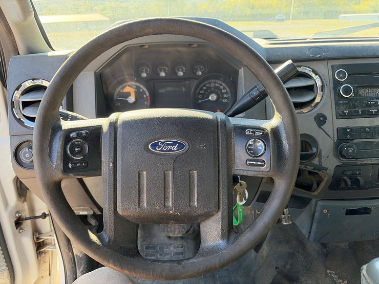 #98-•-2013-ford-xlt-f-250-pickup-truck-image-25