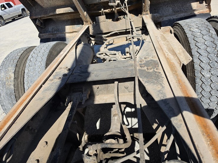 1996-ford-lt8000-image-46