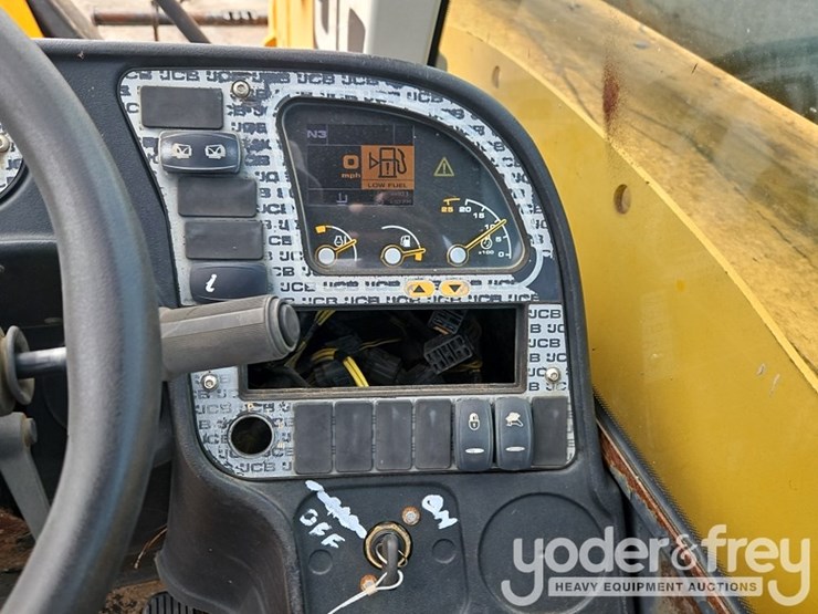 2013-jcb-550-170-image-23