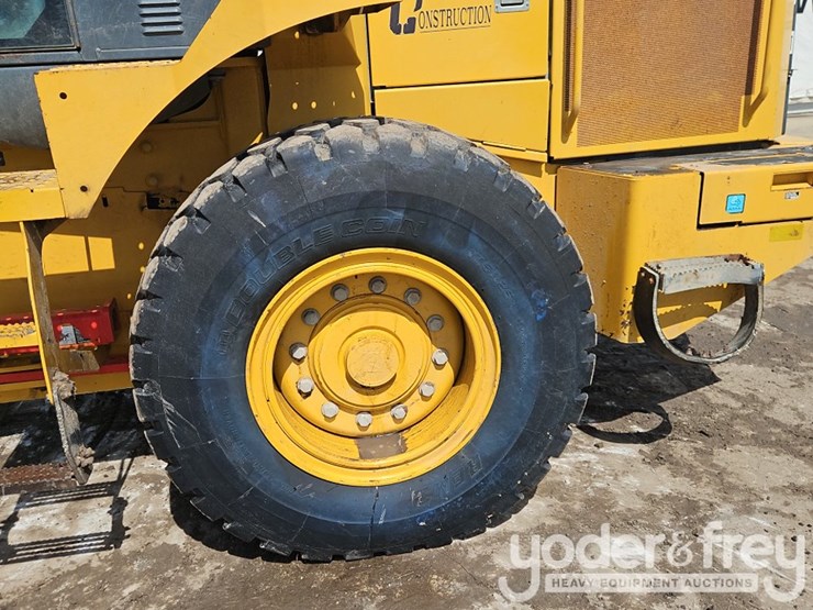 2019-deere-444k-image-14
